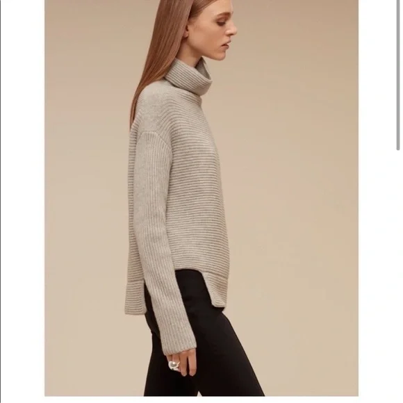Aritzia Babaton Women’s Mika Sweater Funnel Neck Wool
Cashmere Medium - Picture 12 of 13